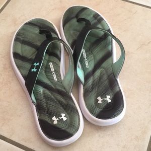 Size 10, Under Armour flip flops